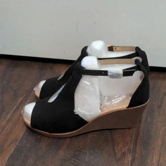 Journee Collection Womens Kedzie Tru Comfort Foam Narrow Width Peep Toe Wedge - Picture 2 of 10